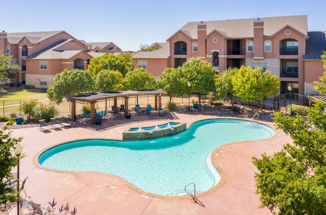 Dakota Arms Apartments