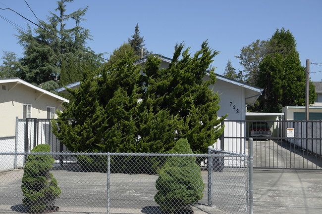 752 Medford Ave in Hayward, CA - Building Photo - Building Photo