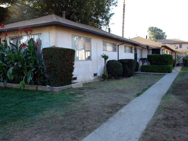 544 E 99th St in Inglewood, CA - Building Photo - Building Photo