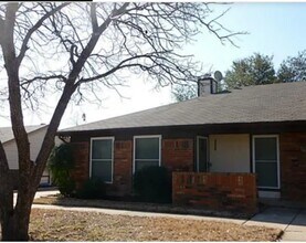2408 Shady Turf Dr in Bedford, TX - Building Photo - Building Photo