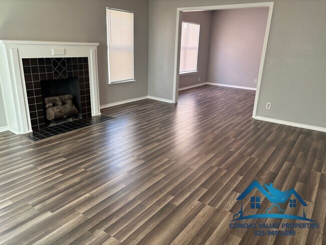 1860 W Concho Ave in San Angelo, TX - Building Photo - Building Photo