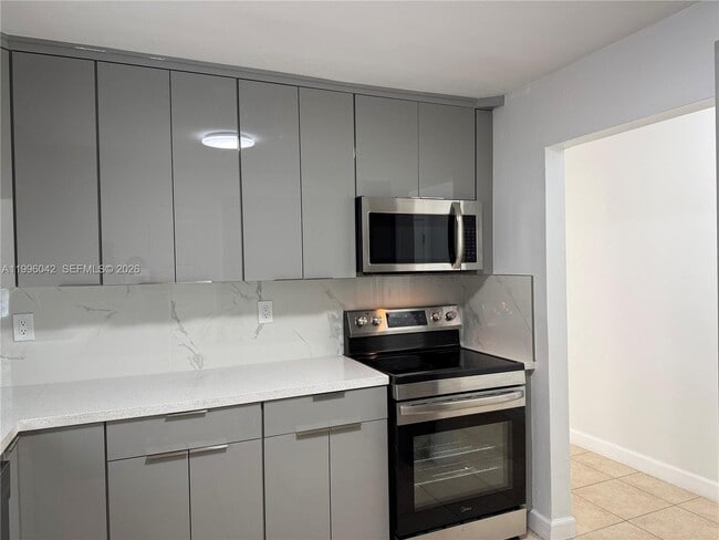 8550 SW 109th Ave in Miami, FL - Building Photo - Building Photo