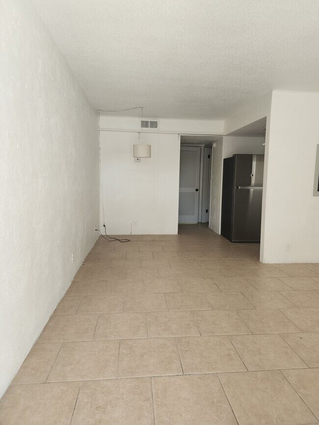1140 S Ridgewood Ave in Daytona Beach, FL - Building Photo - Building Photo