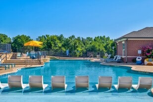 Rendezvous in Edmond, OK - Building Photo