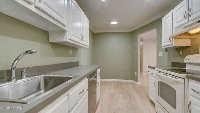 30 Meadow Green Cir in Englishtown, NJ - Building Photo - Building Photo