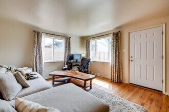 216 S Irving St in Denver, CO - Building Photo - Building Photo