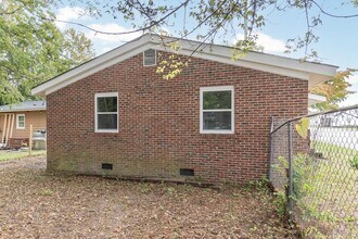 1001 N King Ave in Dunn, NC - Building Photo - Building Photo