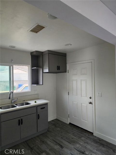 property at 1020 W 47th St