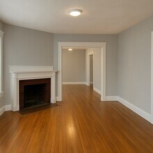 125 E Elm Ave in Quincy, MA - Building Photo - Building Photo