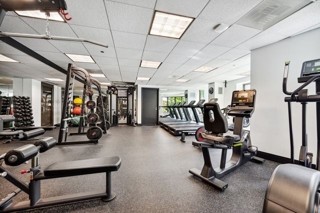 property at 400 N La Salle Dr