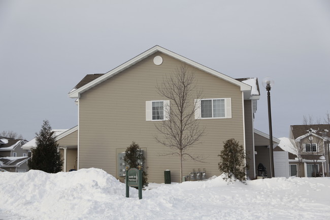 Pheasant Crest Townhomes in Sartell, MN - Foto de edificio - Building Photo