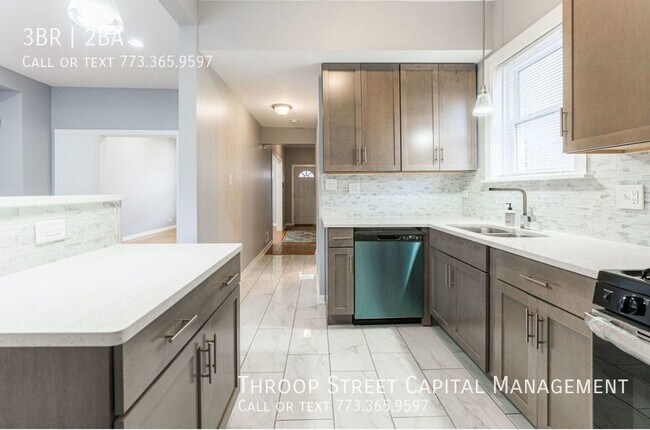 6937 S Eberhart Ave, Unit 6937 Eberhart in Chicago, IL - Building Photo - Building Photo