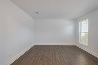 7926 Jonquil Dr in Texas City, TX - Building Photo - Building Photo