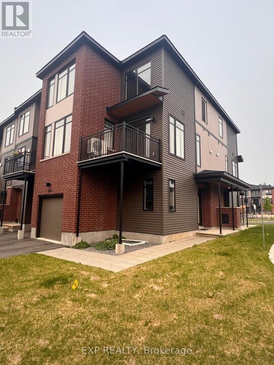 400 Jewelwing Private in Ottawa, ON - Building Photo
