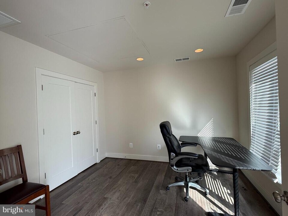 6611 Eames Wy in Bethesda, MD - Building Photo