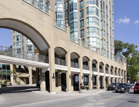 Bayshore Landing in Barrie, ON - Building Photo - Building Photo