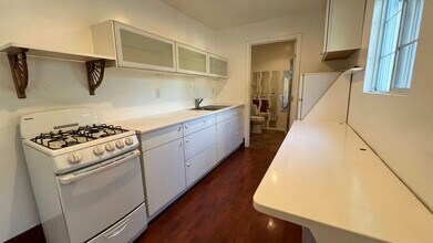 7412 Balboa Blvd, Unit 3 in Van Nuys, CA - Foto de edificio - Building Photo