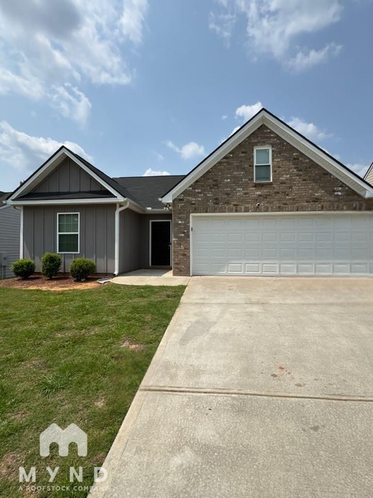 135 Lexington Ave in Griffin, GA - Building Photo
