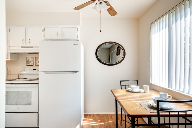 Eastlawn Arms Apartments in Midland, MI - Foto de edificio - Interior Photo