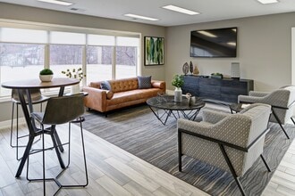 The Woodlands of Crest Hill in Crest Hill, IL - Foto de edificio - Building Photo