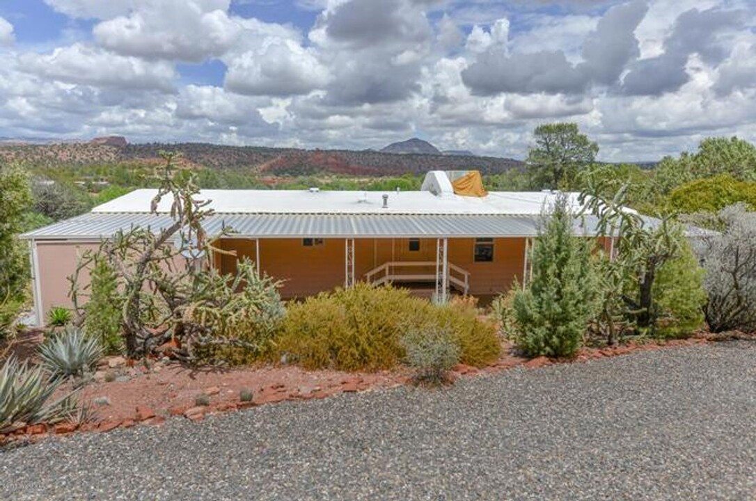 401 Sunset Hills Dr in Sedona, AZ - Building Photo