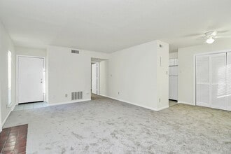 6121 Heathstone Ln in Charlotte, NC - Building Photo - Building Photo