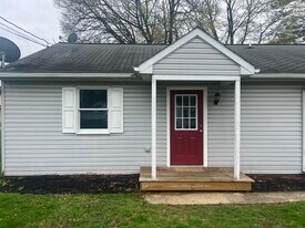 2 Stoltzfus Ln, Unit 2 Stoltzfus Lane in Leola, PA - Building Photo