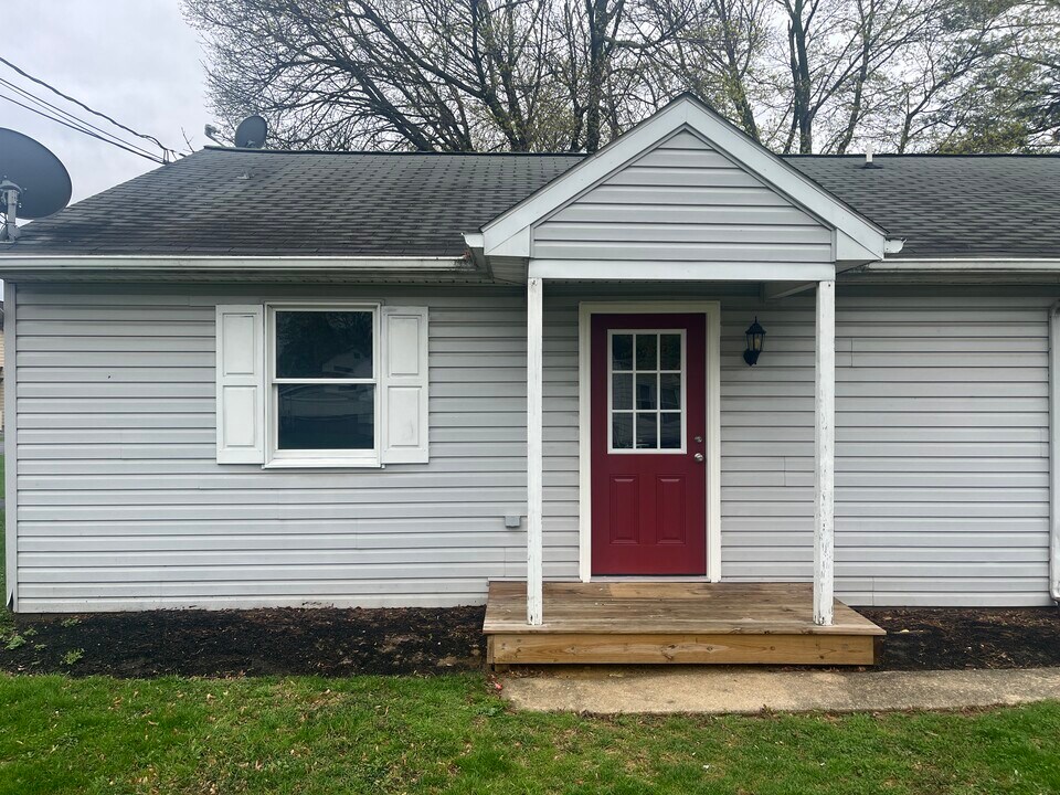 2 Stoltzfus Ln, Unit 2 Stoltzfus Lane in Leola, PA - Building Photo