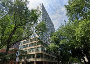 2970 N Lake Shore Dr, Unit 18D in Chicago, IL - Building Photo