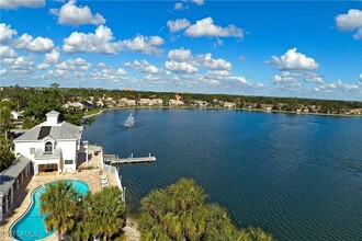 2608 Sailors Way in Naples, FL - Foto de edificio - Building Photo