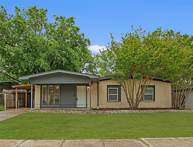 1819 Reever St in Arlington, TX - Building Photo