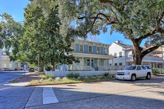 303 W Park Ave, Unit D in Savannah, GA - Building Photo - Building Photo