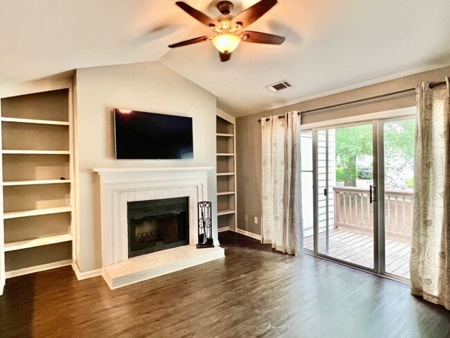 property at 3306 Selwyn Farms Ln