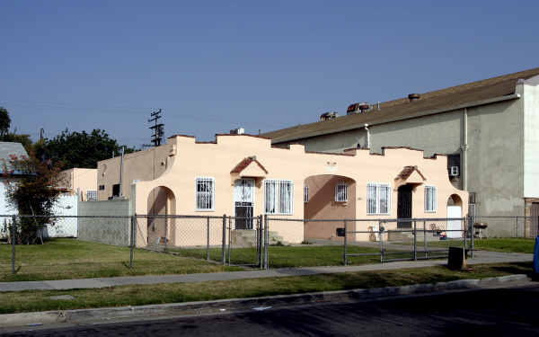 3745 E 57th St in Maywood, CA - Building Photo - Building Photo