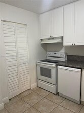 8001 Fairview Dr, Unit 206 in Tamarac, FL - Building Photo - Building Photo