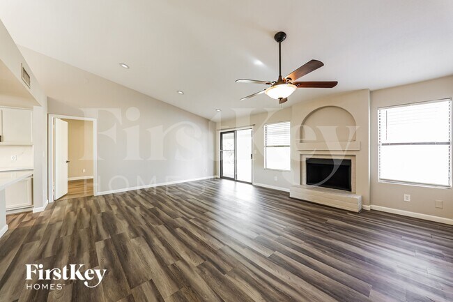 19626 N 14th Pl in Phoenix, AZ - Foto de edificio - Building Photo