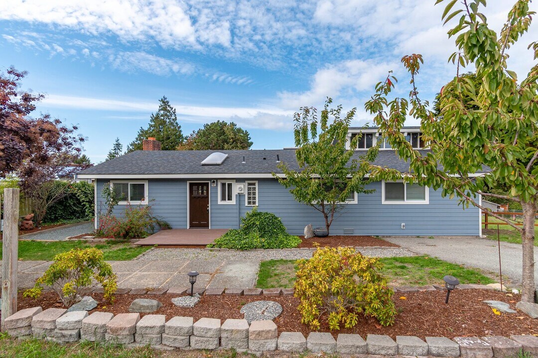 5079 Deception Cir in Oak Harbor, WA - Building Photo