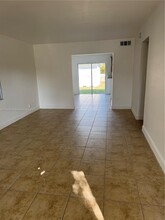 18735 SW 100th Ave in Cutler Bay, FL - Foto de edificio - Building Photo