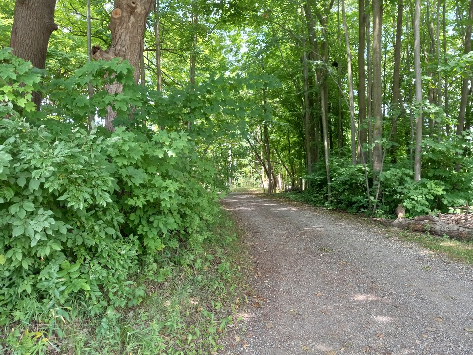 11381 Green Rd in Goodrich, MI - Foto de edificio