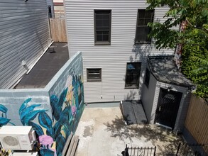 118 Kingsland Ave, Unit Apt 4 in Brooklyn, NY - Building Photo - Building Photo