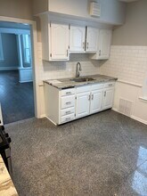 38 Center St, Unit 1st Floor in Bristol, CT - Foto de edificio - Building Photo