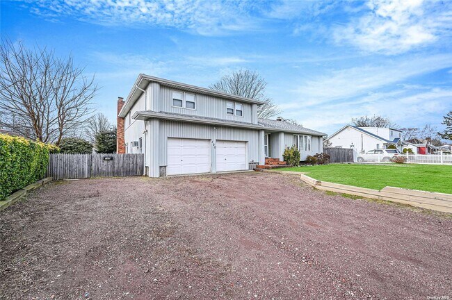 100 E 7th St in Deer Park, NY - Building Photo - Building Photo