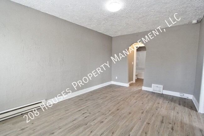 property at 618 N Lincoln Ave