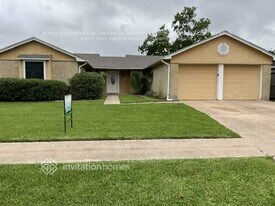 2835 Pilgrims Point Dr in Webster, TX - Building Photo