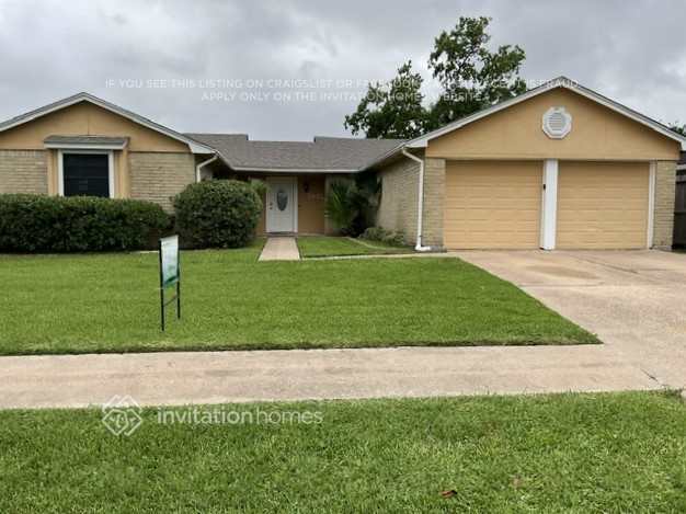 2835 Pilgrims Point Dr in Webster, TX - Foto de edificio - Building Photo