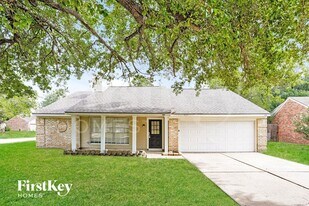 17914 Holly Forest Dr in Houston, TX - Building Photo