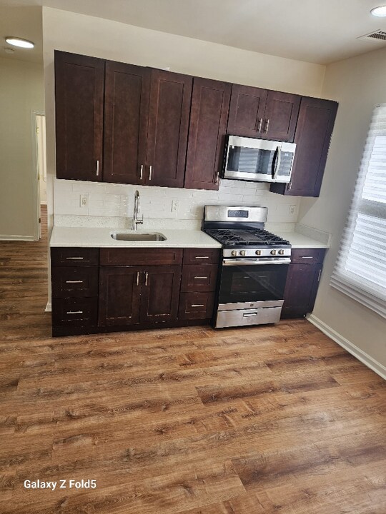 426 Leslie St in Newark, NJ - Building Photo