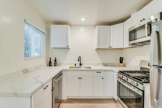 110 Bodega Ln in Santa Barbara, CA - Foto de edificio - Building Photo