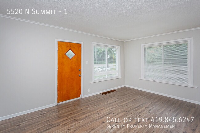 5520 N Summit St, Unit 1 in Toledo, OH - Building Photo - Building Photo