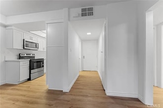 1015 N Michillinda Ave, Unit 114 in Pasadena, CA - Building Photo - Building Photo